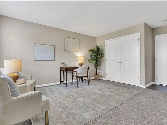 3rd image of 483 Autumn Ridge Cir
