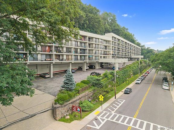 2nd image of 1116 Warburton Avenue #2J