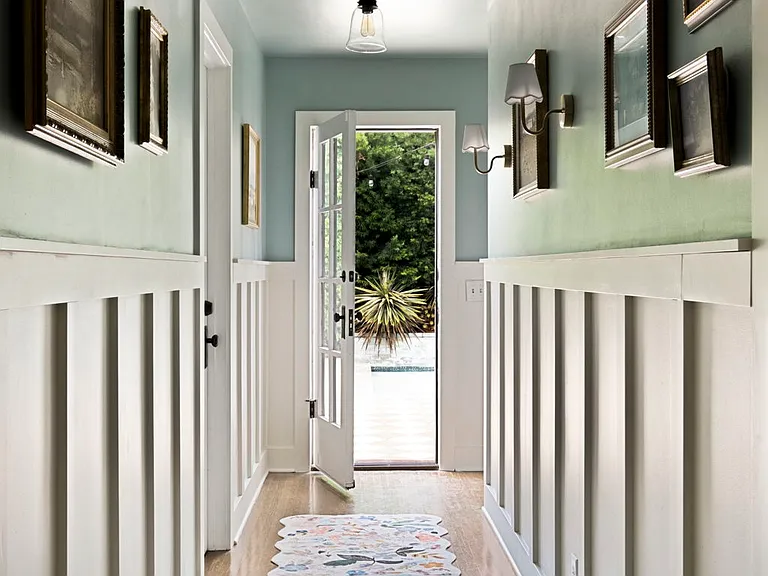 1087 S Plymouth Blvd — Photo 17