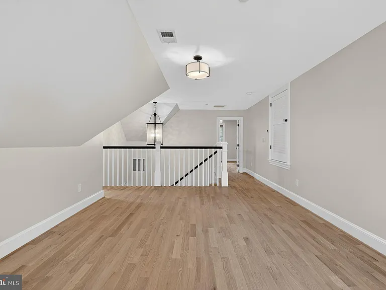 5718 Huntington Pkwy — Photo 65