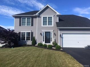 38 Newberry Ln, Lancaster, NY 14086