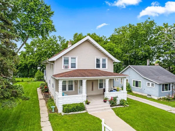 135 Lake STREET, Pewaukee, WI 53072