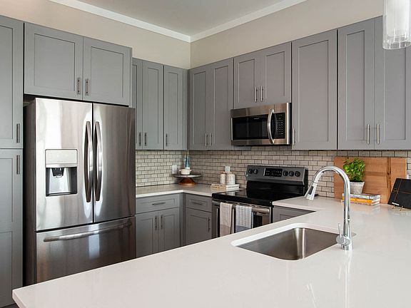 3rd image of 950 Riverside Dr #1111