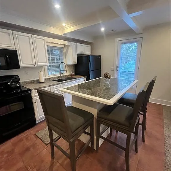 554 E Main Rd — Photo 4