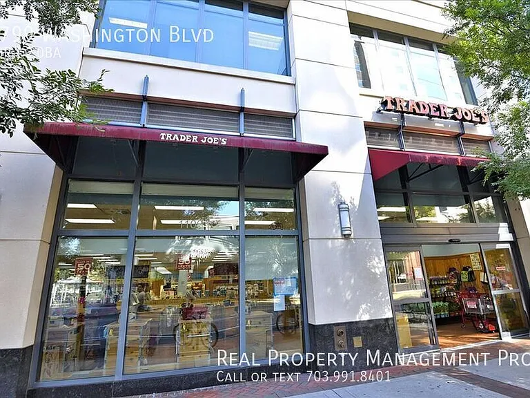 2799 Washington Blvd — Photo 36