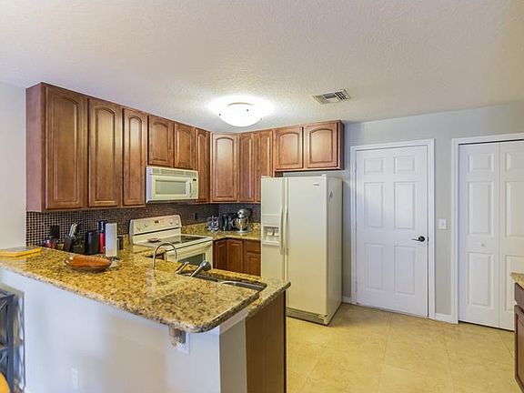 3rd image of 12672 Somerset Oaks St
