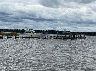 310 Holly Point Rd, Lowland, NC 28552