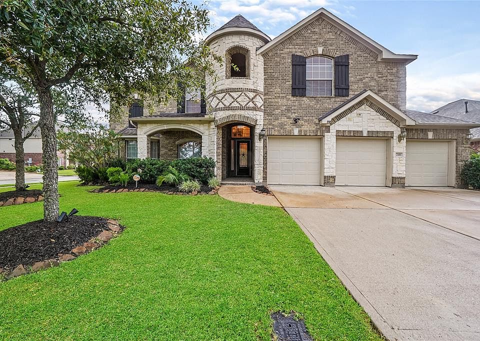 1st image of 2101 Woodland Ct