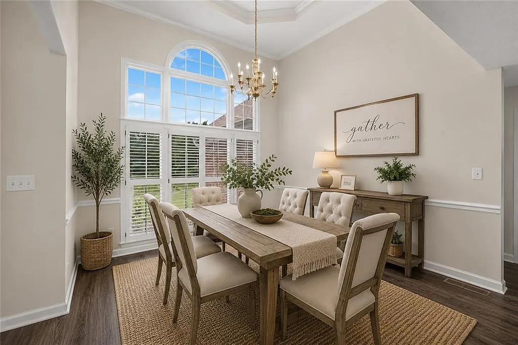 3 bed, 2.0 bath, 1976 sqft, $2,500 — Photo 3