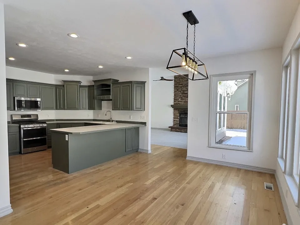 190 W Swiss Farm Way