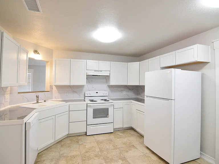 2307 Traverse Dr — Photo 5