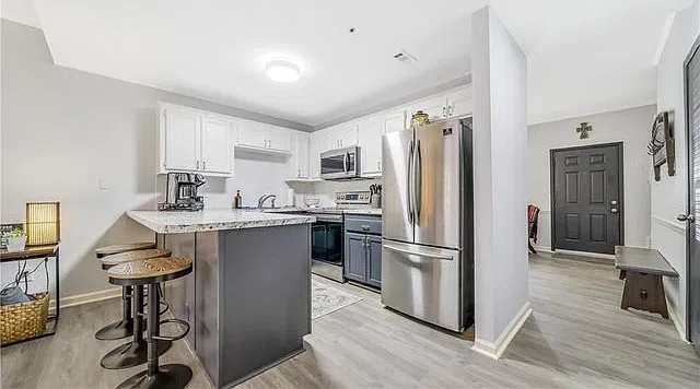 2 bed, 1088 sqft, $2,100 — Photo 3
