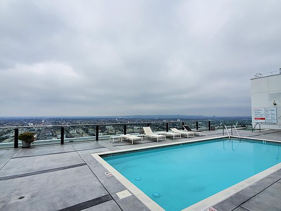 2nd image of 3810 Wilshire Blvd APT 301