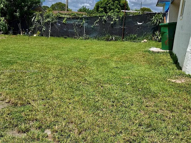 10550 SW 174th Ter #10550 — Photo 2