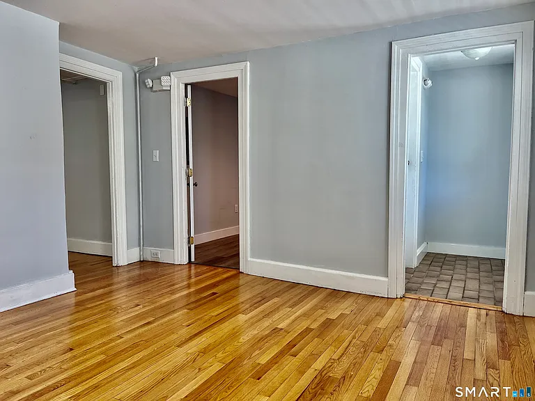 71 Norwich Ave — Photo 4