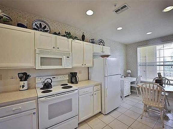 3rd image of 8217 Parkstone Pl APT 306