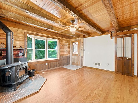 4th image of 10915 Huron St