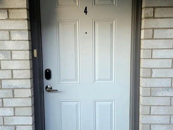 3rd image of 1107 Lexington Cir #4