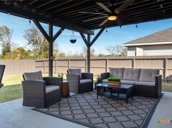 2204 Darst Dr, Seguin, TX 78155