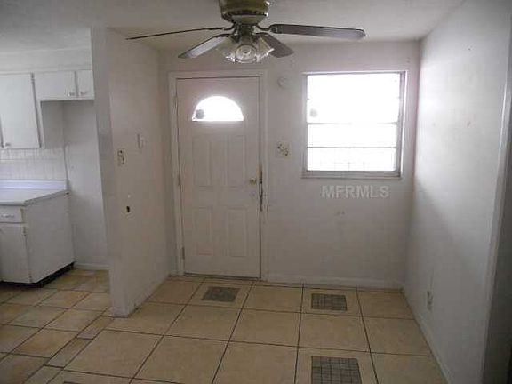 3rd image of 702 S Castle Ct