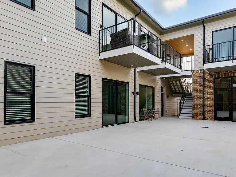 3308 E Marshall St — Photo 27