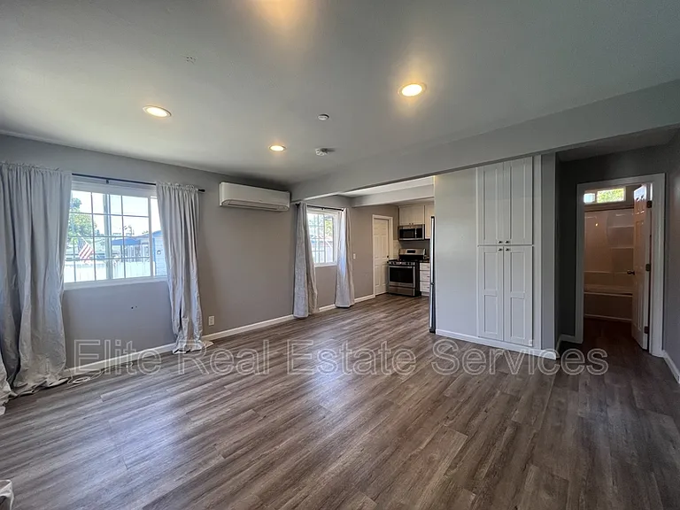 6373 Osler St — Photo 2