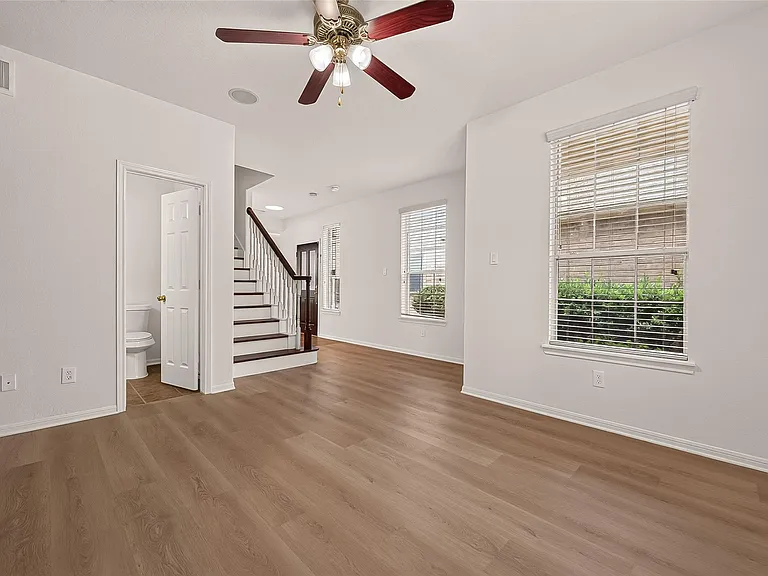 6118 Breezy Hollow Ln — Photo 8