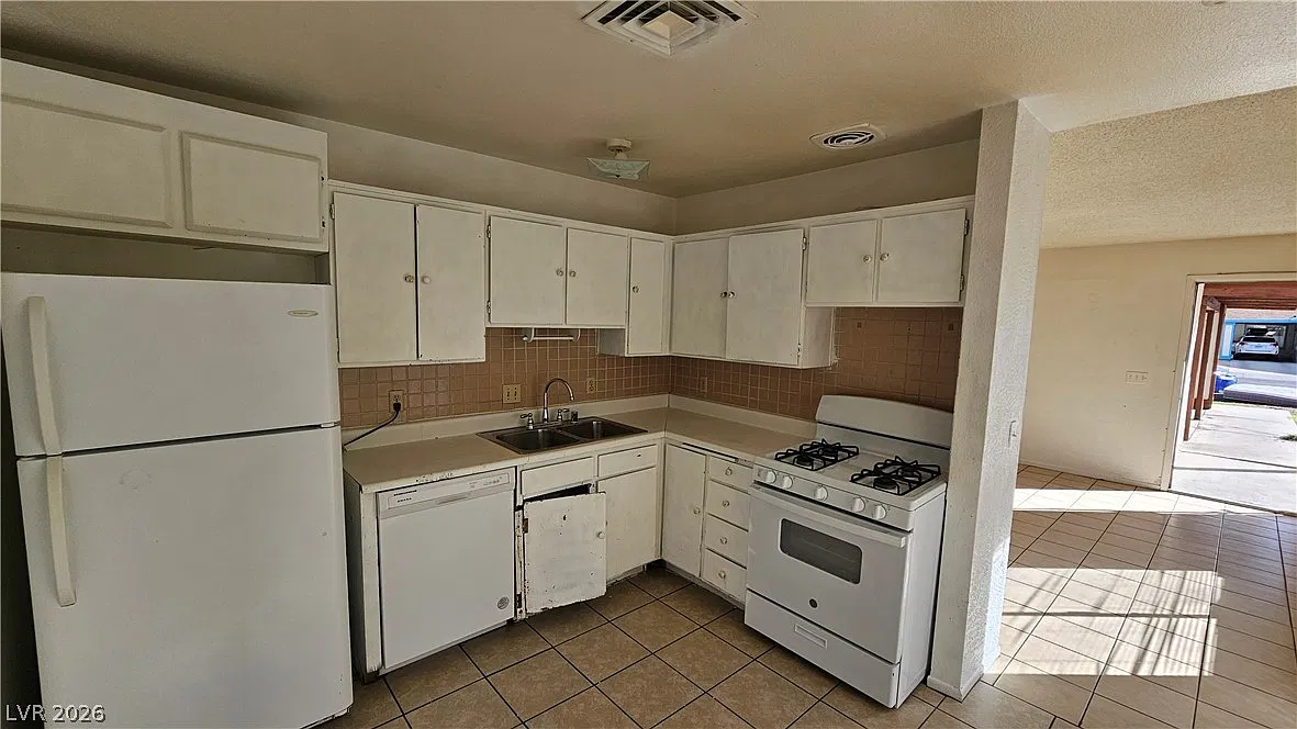 3 bed, 2.0 bath, 1024 sqft, $1,450 — Photo 4