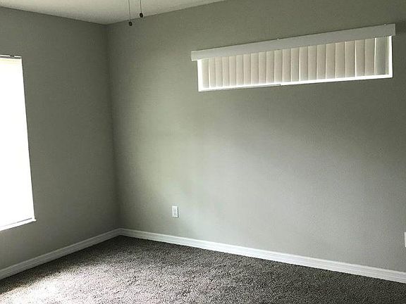 MASTER WITH WALK-IN CLOSET