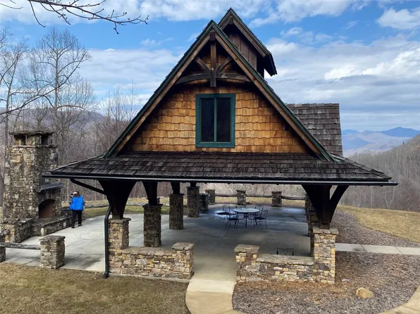 2672 Pilot Knob Road, Glenville, NC 28736