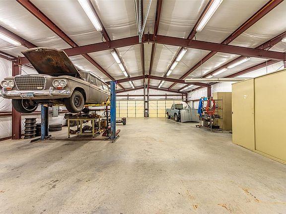 3rd image of 222 High Glen Cir