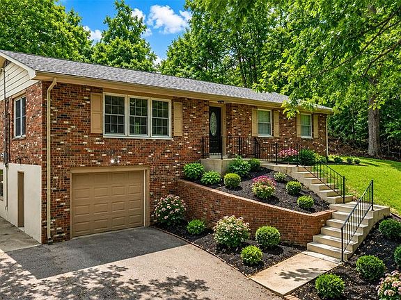 3rd image of 1600 Hemlock Ln
