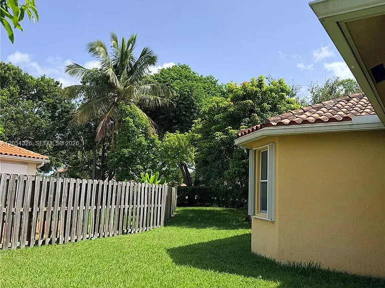3802 SW 165th Ter — Photo 17
