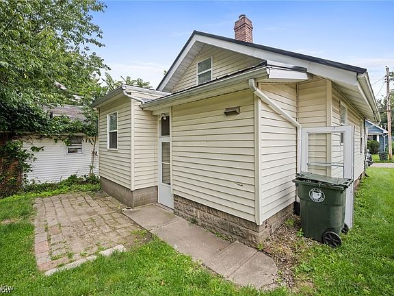 3rd image of 1517 16th St NE