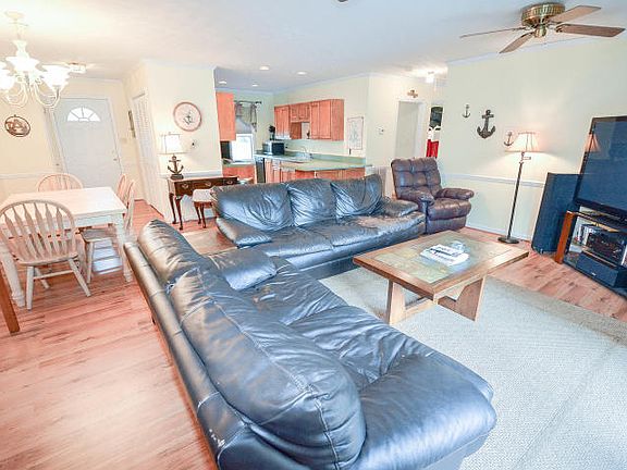 4th image of 1031 Lakeshore Dr