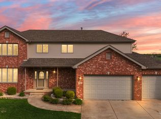 5900 Wildrose Ln, Schererville, IN 46375