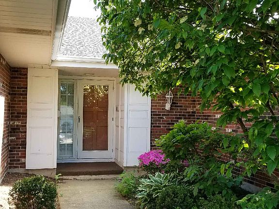 3rd image of 22W141 Sheffield Pl
