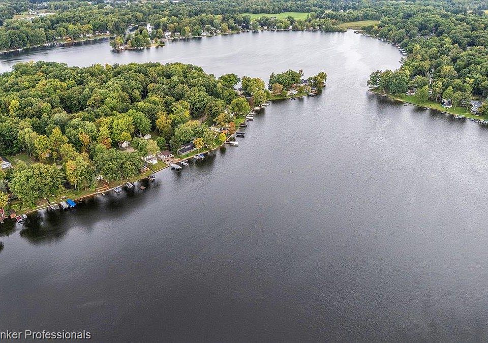733 Lakeshore Dr, photo 9