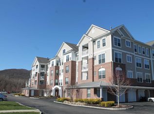 221 Regency Dr, Fishkill, NY 12524