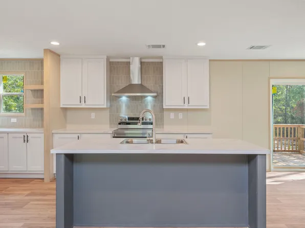 210 Amaryllis Ln, Defuniak Springs, FL 32433