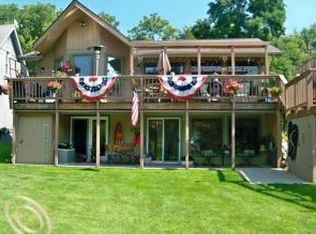 9414 Van Antwerp Rd, Brighton, MI 48116