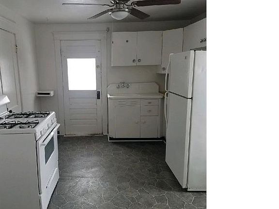 2nd image of 460 Forest St NE #B