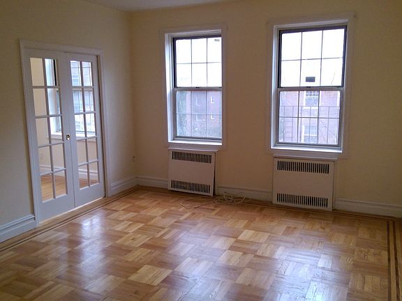 3rd image of 107-01 Park Ln S #B2j