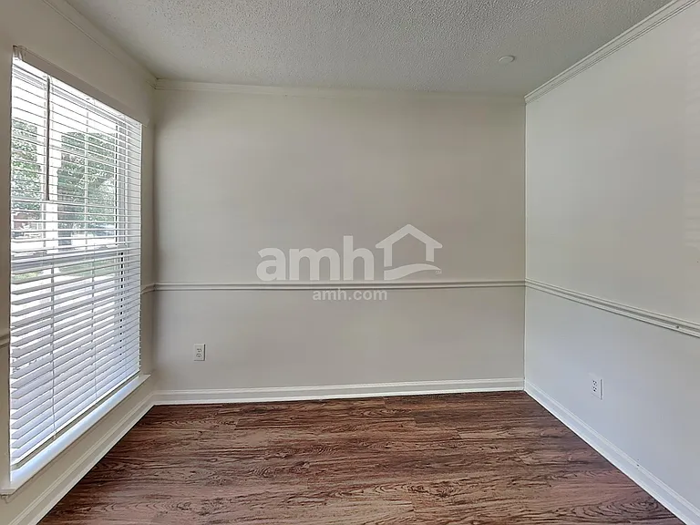 1020 Ridgefield Cir — Photo 5