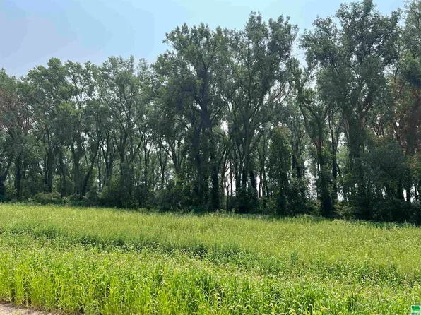 46047 Daniel Pl, Vermillion, SD 57069