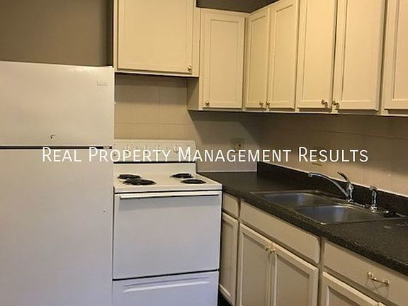 4th image of 701 Village Ln #27