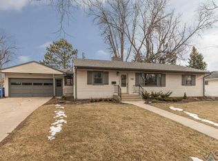 708 E Woodlawn Dr, Sioux Falls, SD 57105