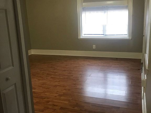 4th image of 122 Chestnut St