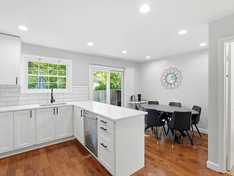 22 Habersham Ct — Photo 3