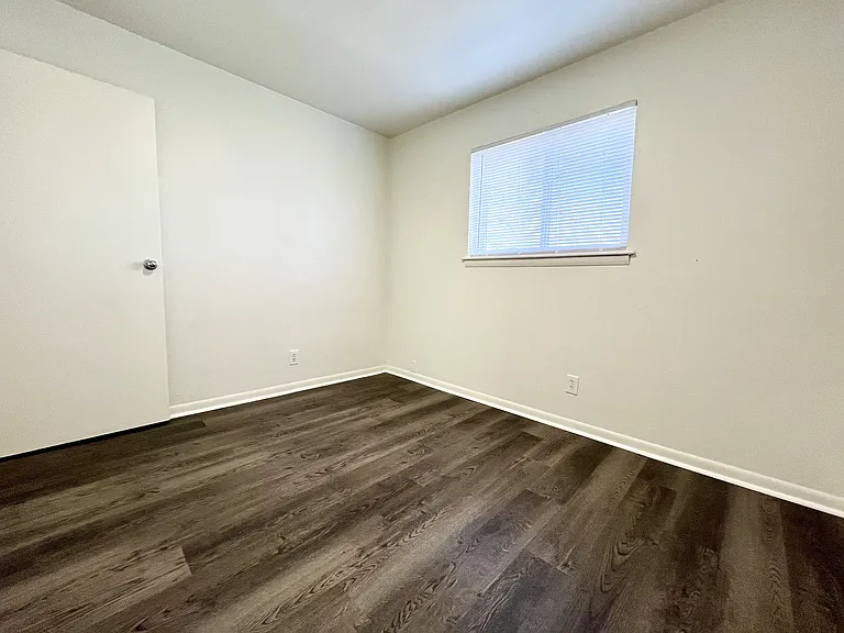 Enfield Gardens Apartments — Photo 21